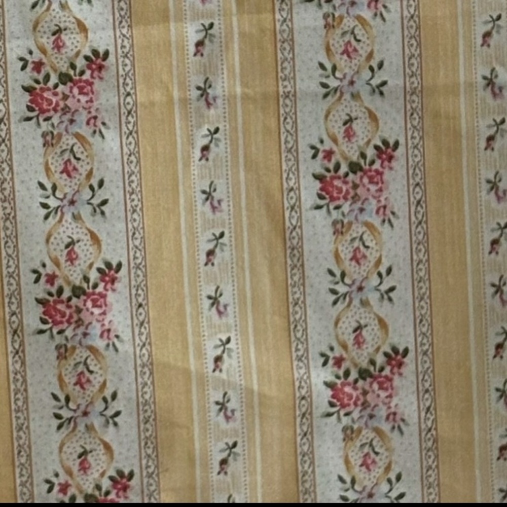 Vintage floral Laura Ashley Fabric - Picture 2 of 3